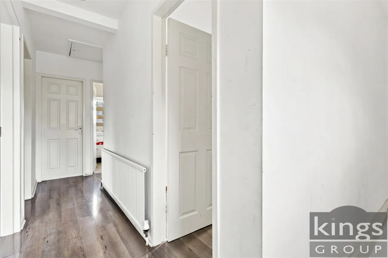 Tudor Crescent, Enfield, photo 20