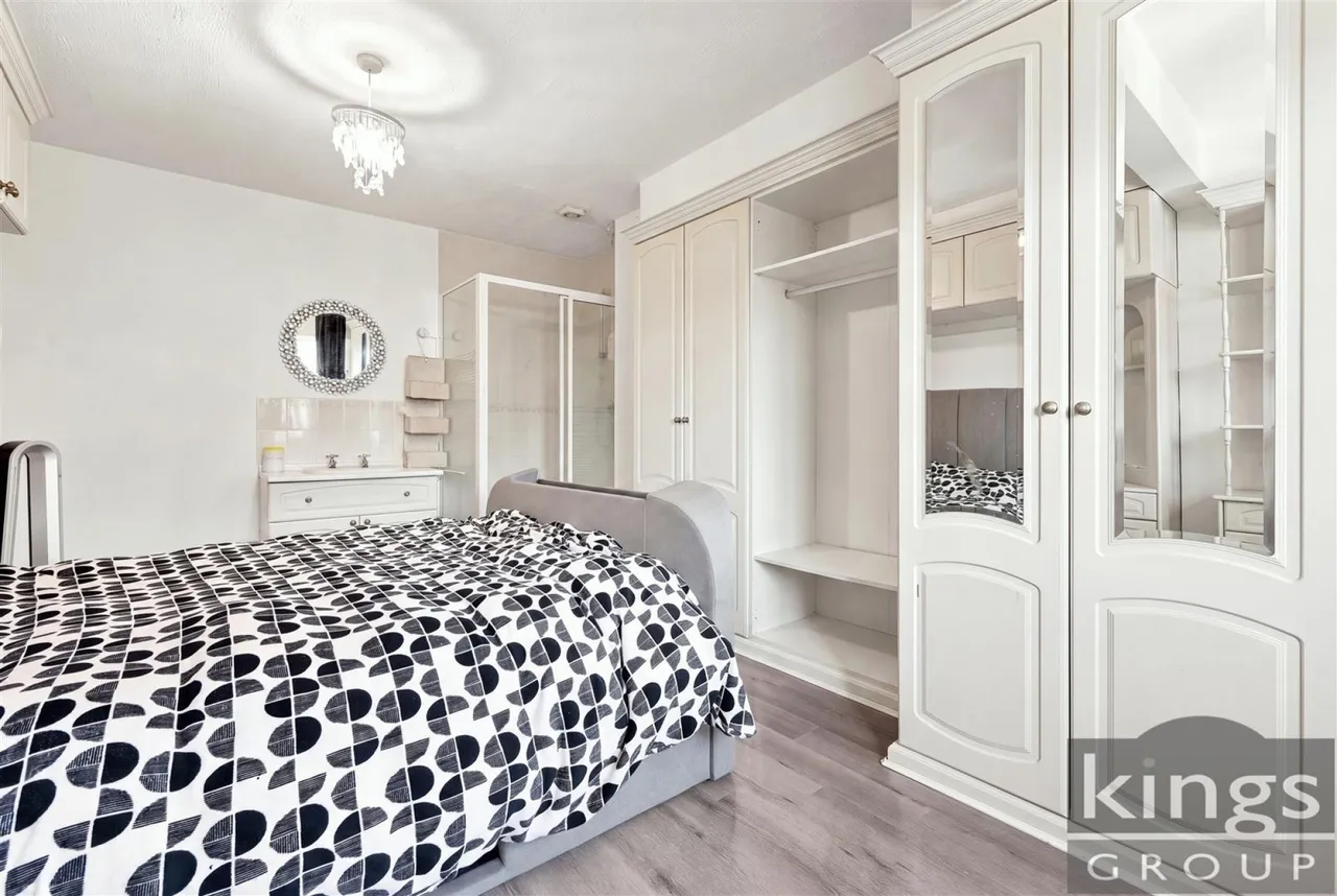 Tudor Crescent, Enfield, photo 14