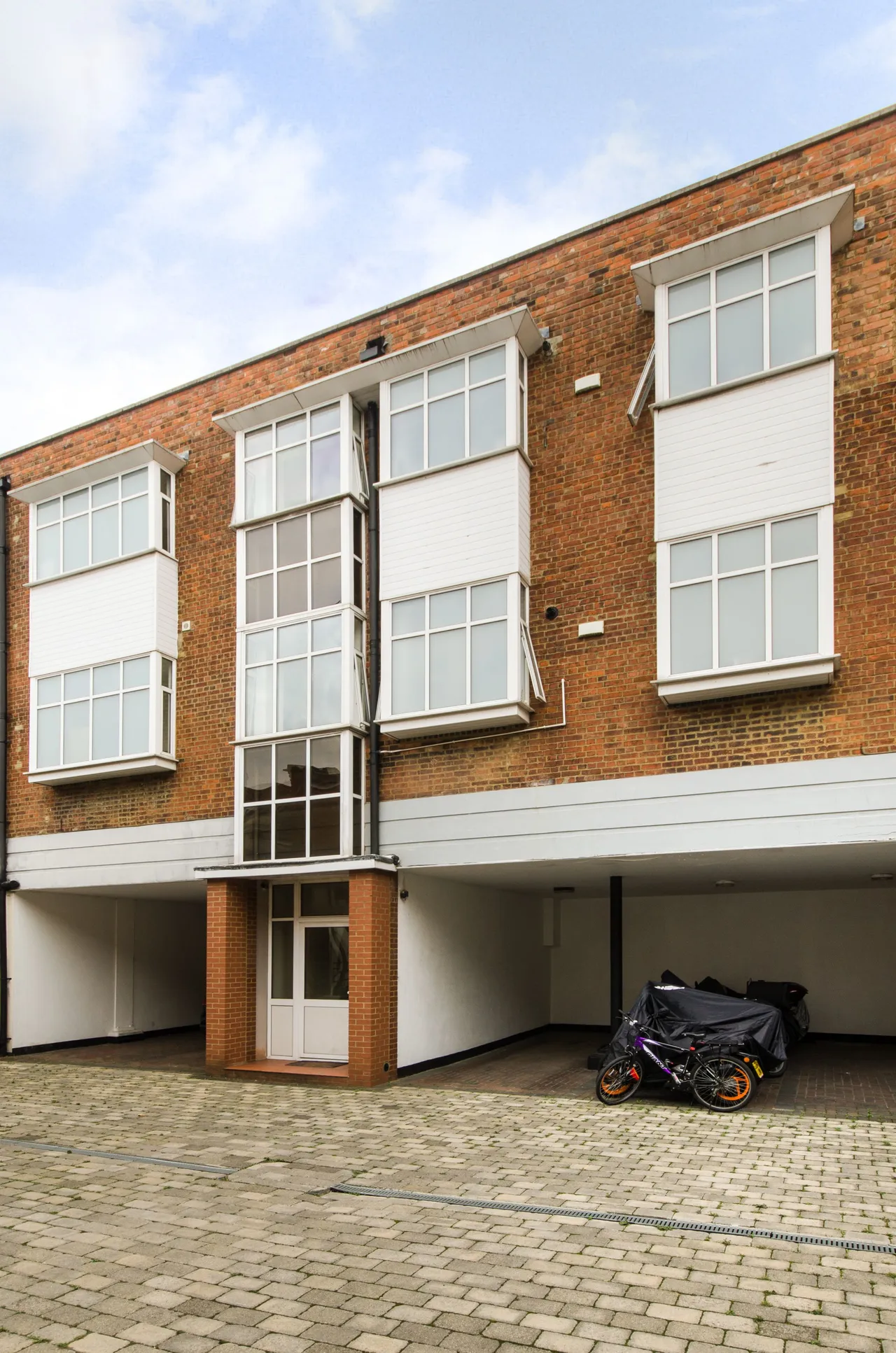 London, NW2, photo 9