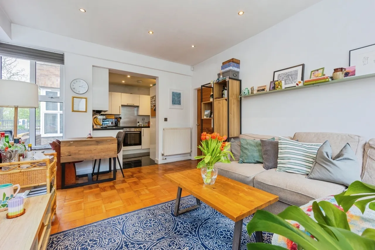 Alexandra Road South, Whalley Range, Manchester, M16, photo 4