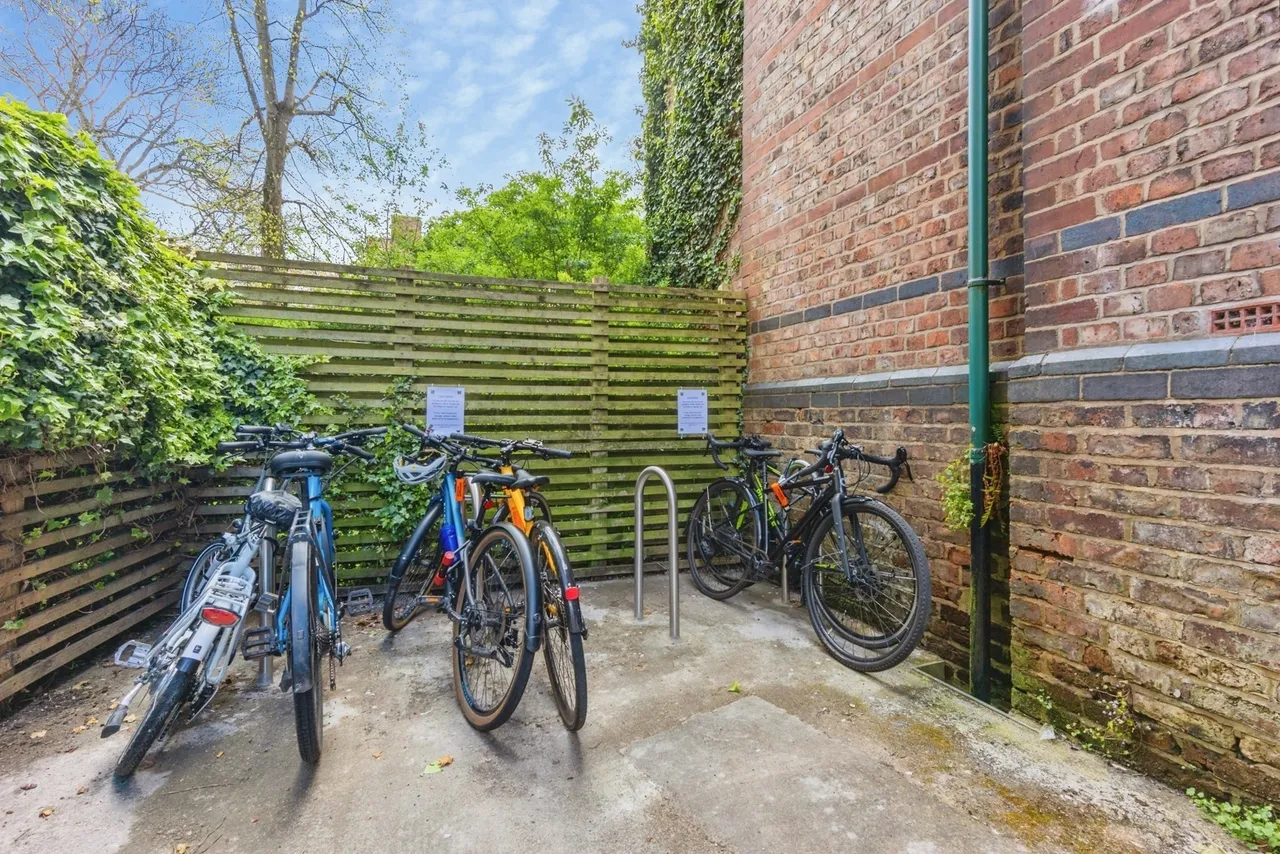 Alexandra Road South, Whalley Range, Manchester, M16, photo 11