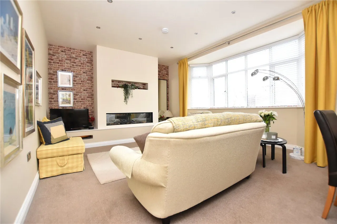 Kirkgate, Birstall, WF17, photo 12