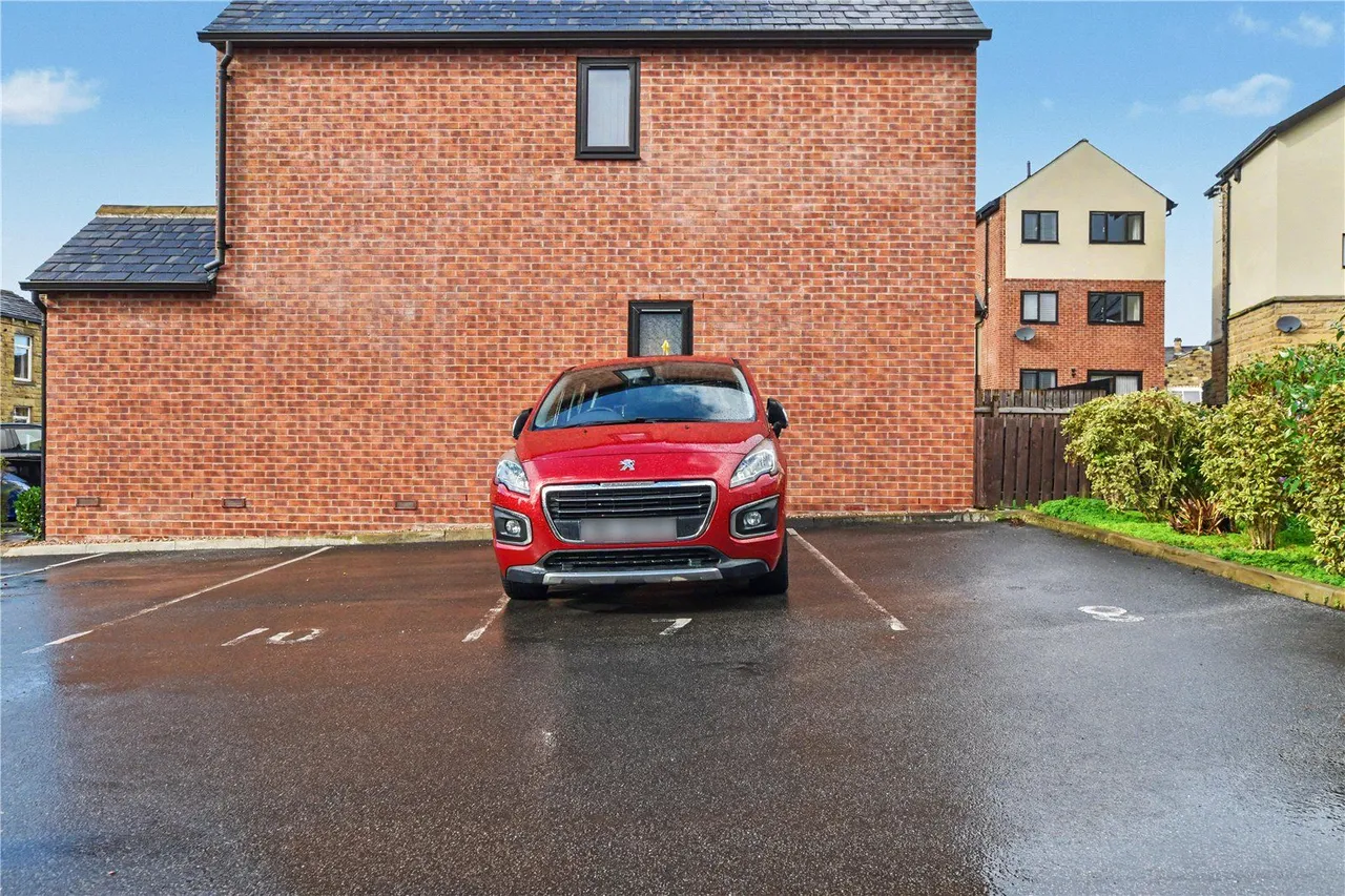 Kirkgate, Birstall, WF17, photo 10