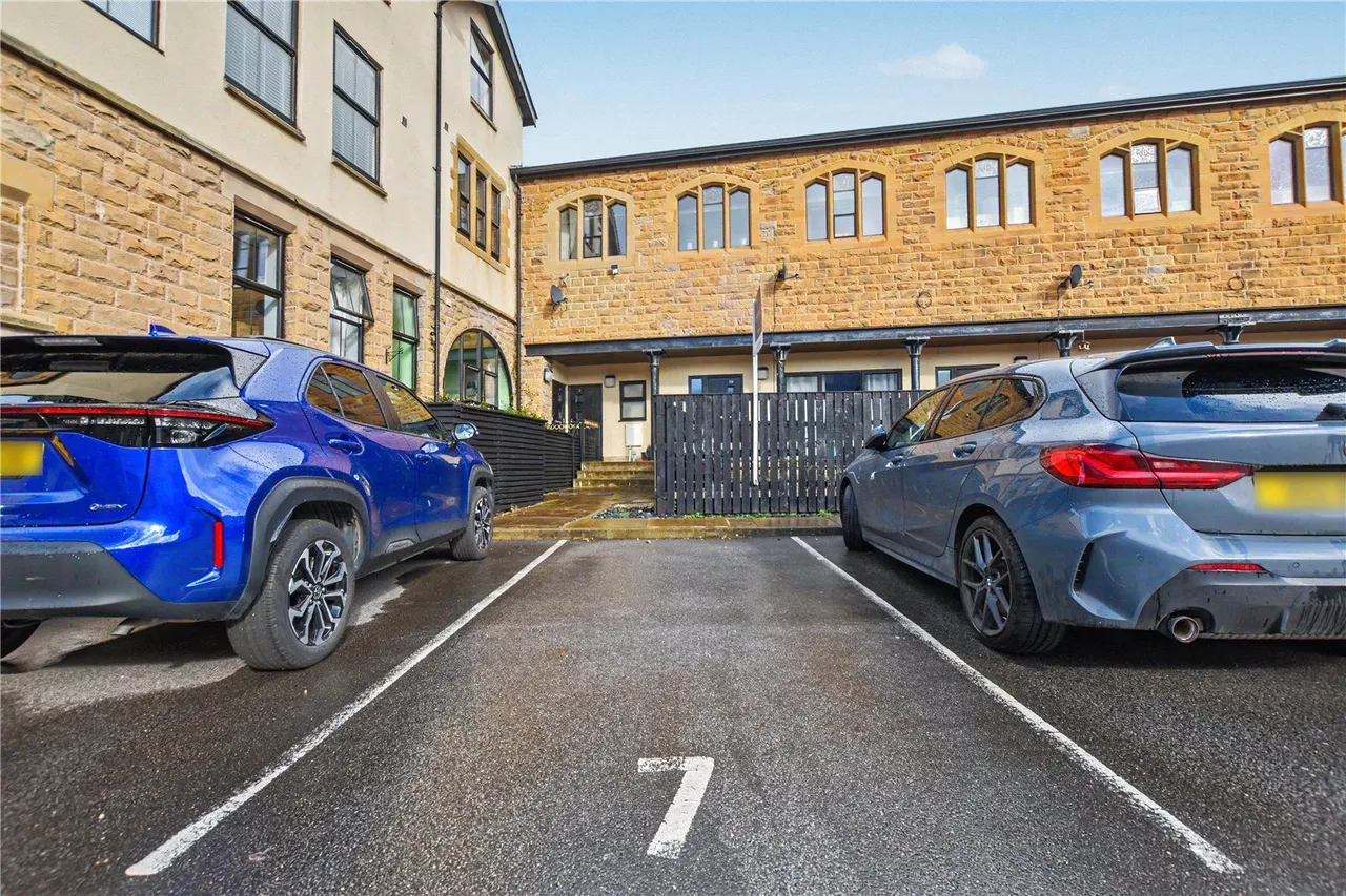 Kirkgate, Birstall, WF17, photo 19