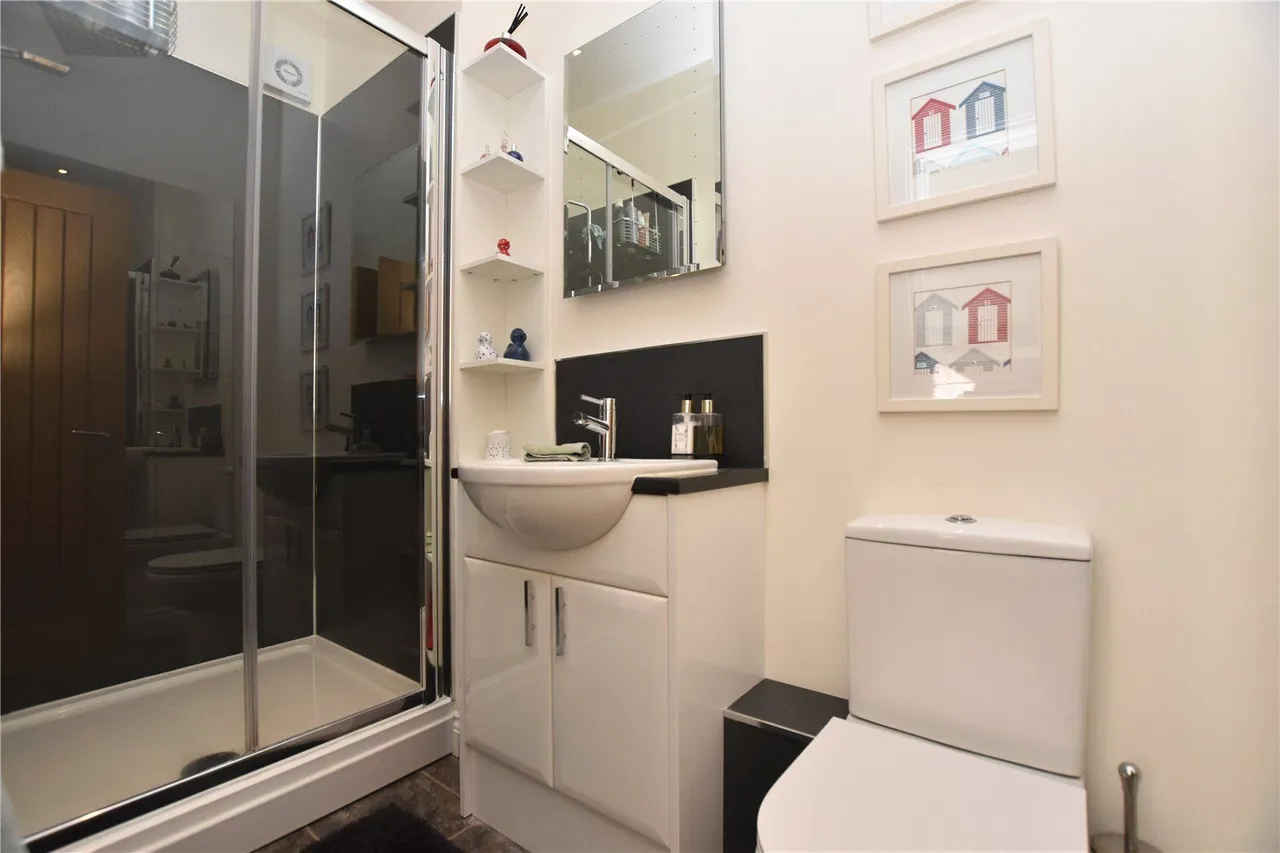 Kirkgate, Birstall, WF17, photo 6