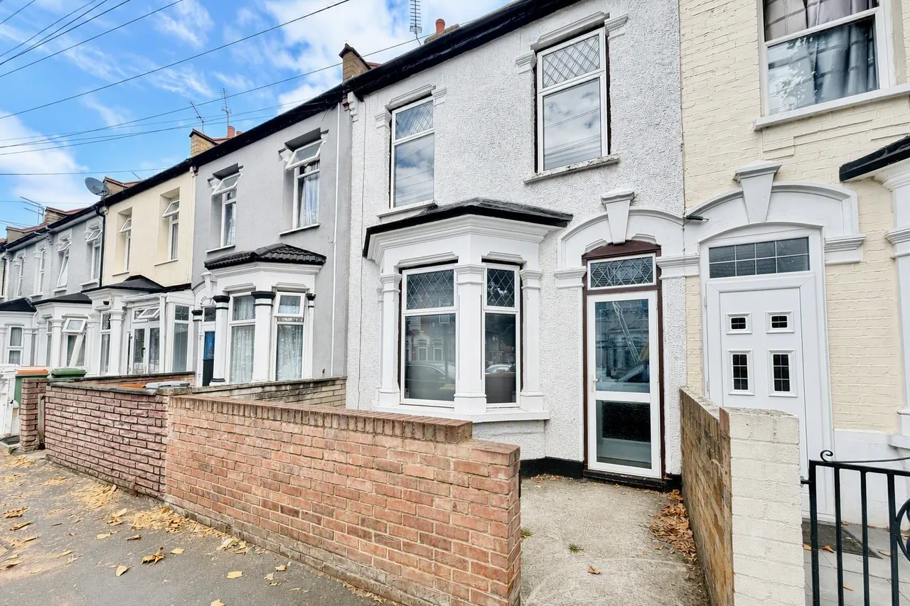 3 bed house to rent — Norfolk Road, East Ham E6
