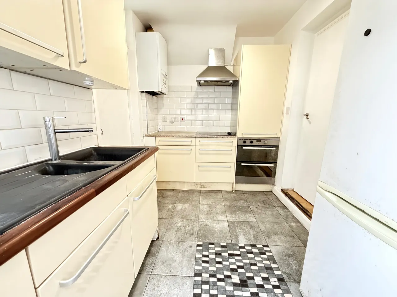 Norfolk Road, East Ham E6, photo 9