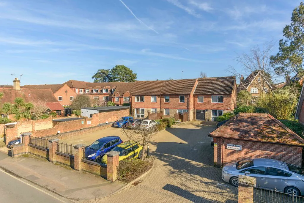 Springfield Meadows, Weybridge KT13 8BE, photo 10