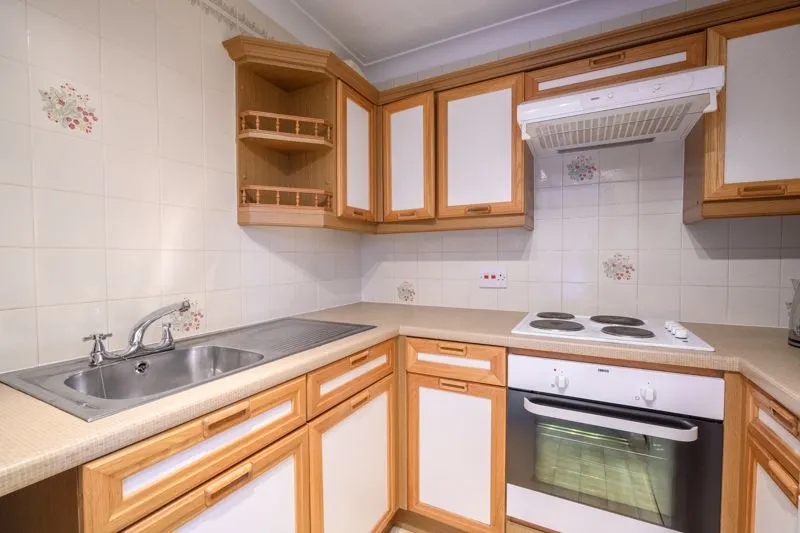 Springfield Meadows, Weybridge KT13 8BE, photo 6