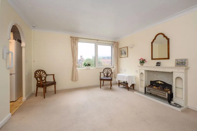 Springfield Meadows, Weybridge KT13 8BE, photo 4