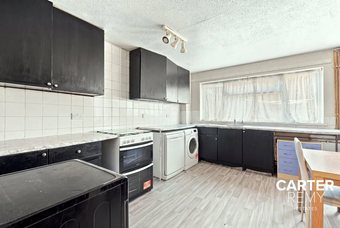 Saladin Drive, Purfleet, RM19 1QF, photo 2