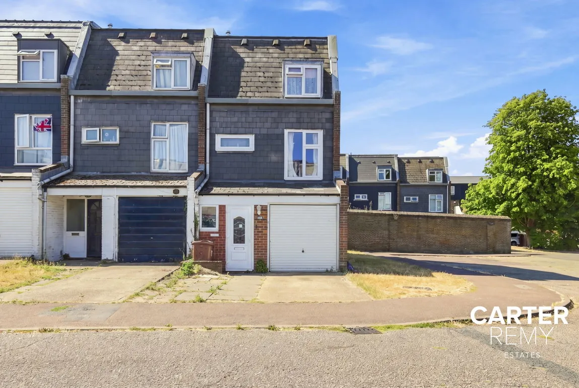 3 bed property for sale — Saladin Drive, Purfleet, RM19 1QF