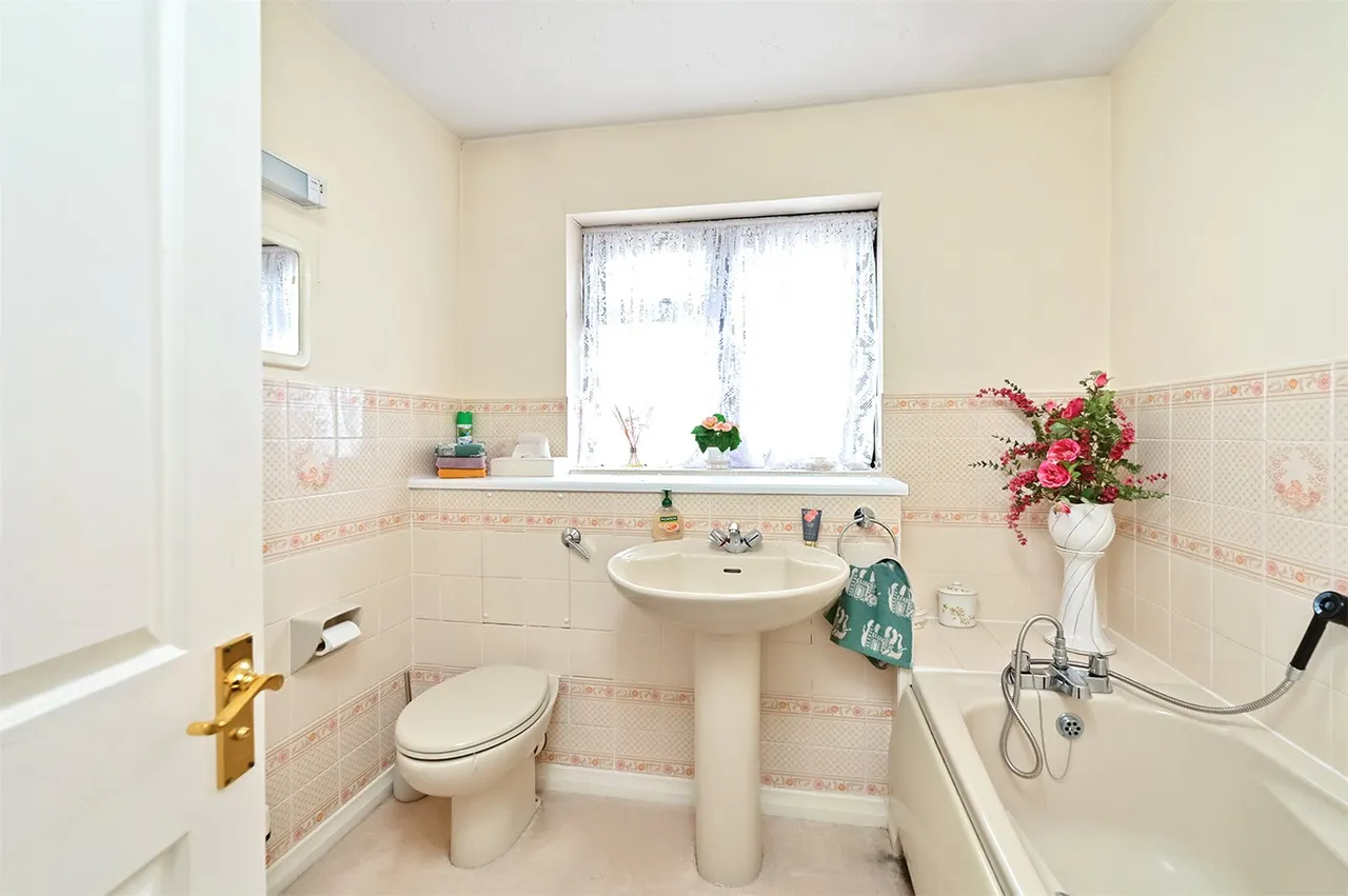 Catesby Gardens, Yateley, Hampshire, GU46 6FQ, photo 9