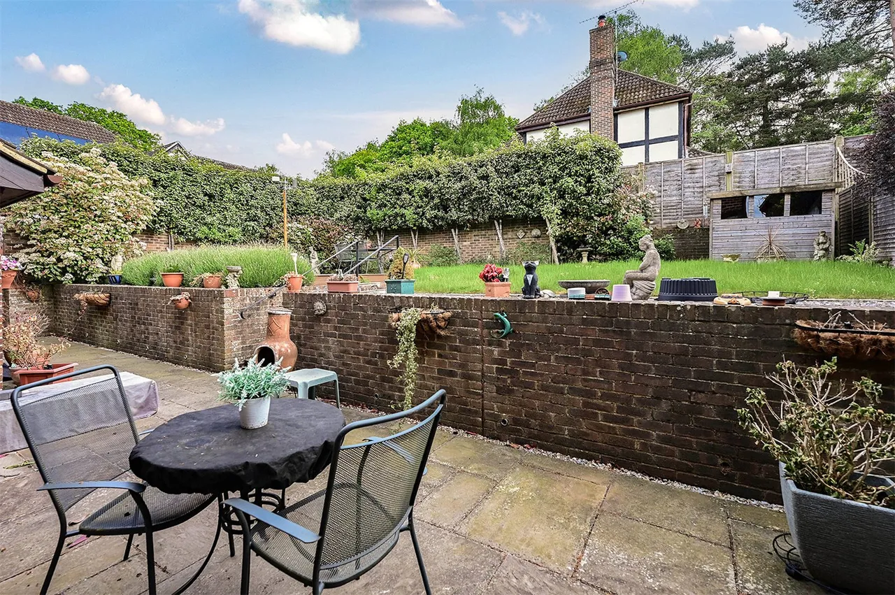 Catesby Gardens, Yateley, Hampshire, GU46 6FQ, photo 6