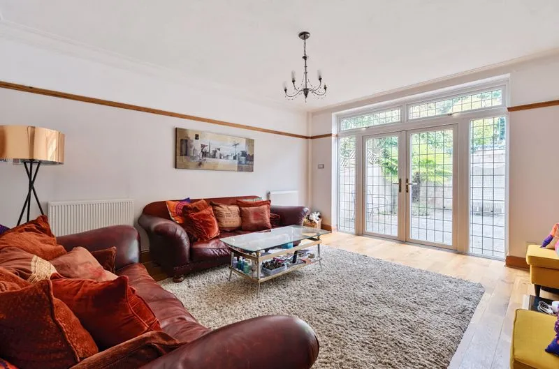 Woodcote Valley Road, Purley CR8 3BE, photo 3