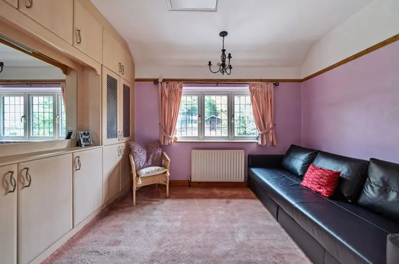 Woodcote Valley Road, Purley CR8 3BE, photo 9