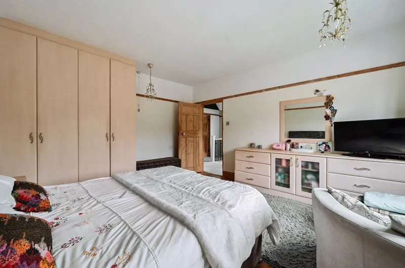 Woodcote Valley Road, Purley CR8 3BE, photo 11