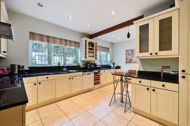 Woodcote Valley Road, Purley CR8 3BE, photo 7