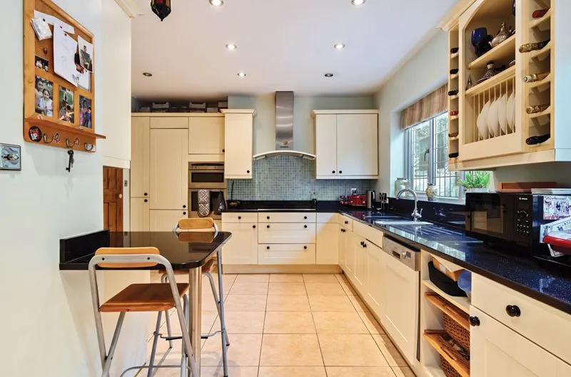 Woodcote Valley Road, Purley CR8 3BE, photo 8