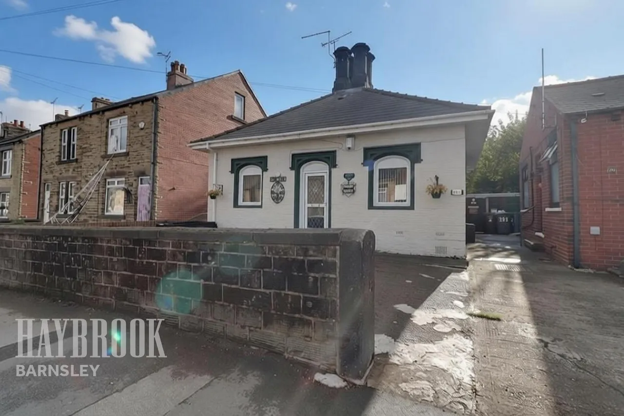 3 bed property for sale, Doncaster Road, Stairfoot