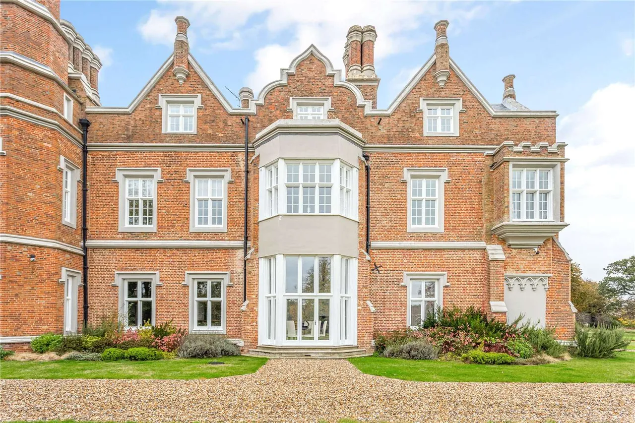 2 bed flat for sale — Hamels Mansion, Hamels Park, Westmill, Hertfordshire, SG9 9NA