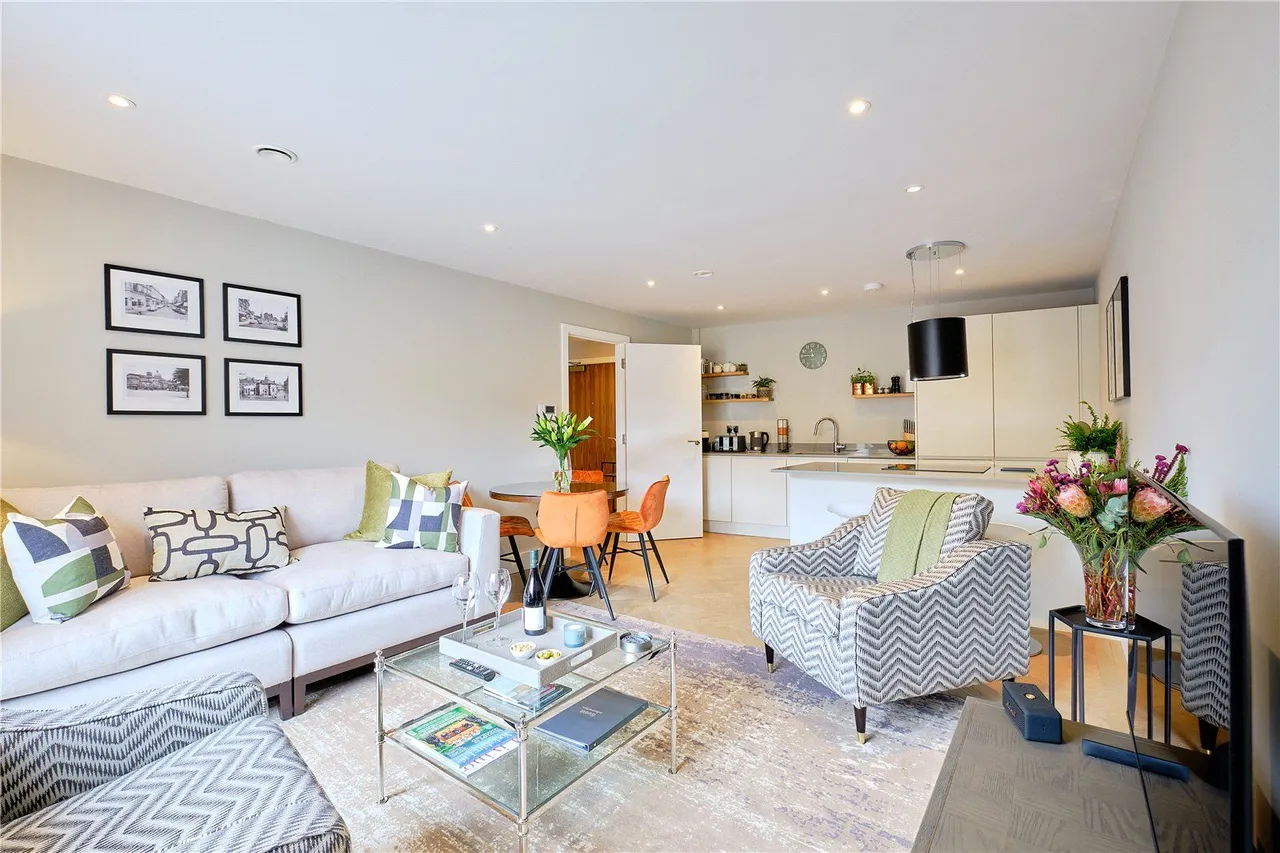 Flat 9, Lambert House, 108 Station Parade, Harrogate, North Yorkshire, HG1 1ER, photo 2