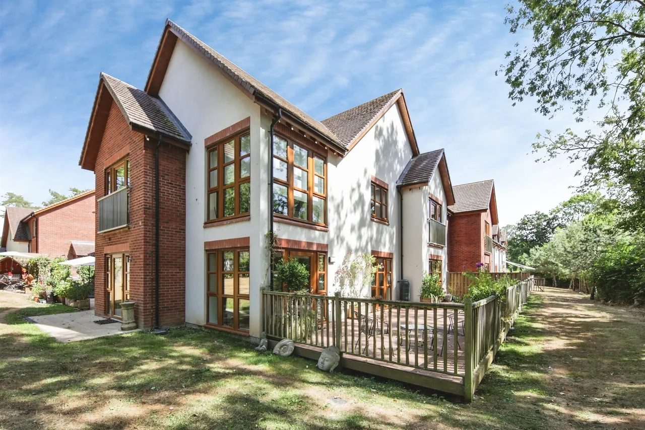2 bed flat for sale, Albany Lane, Balsall Common, CV7