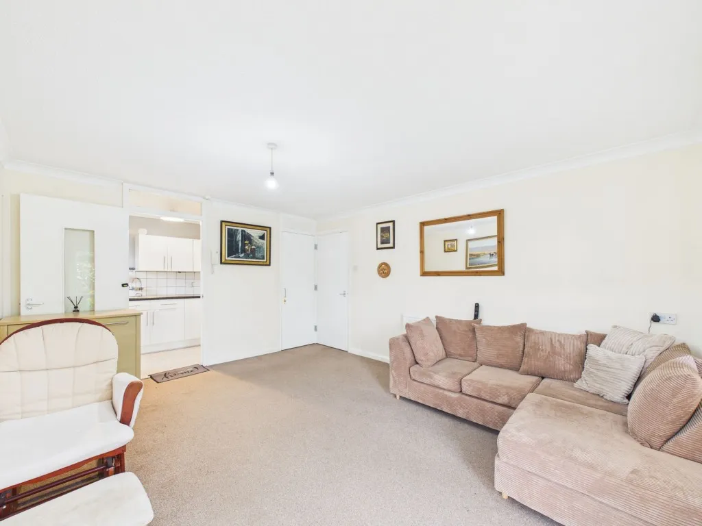 Larks Meade, Earley, RG6, photo 6