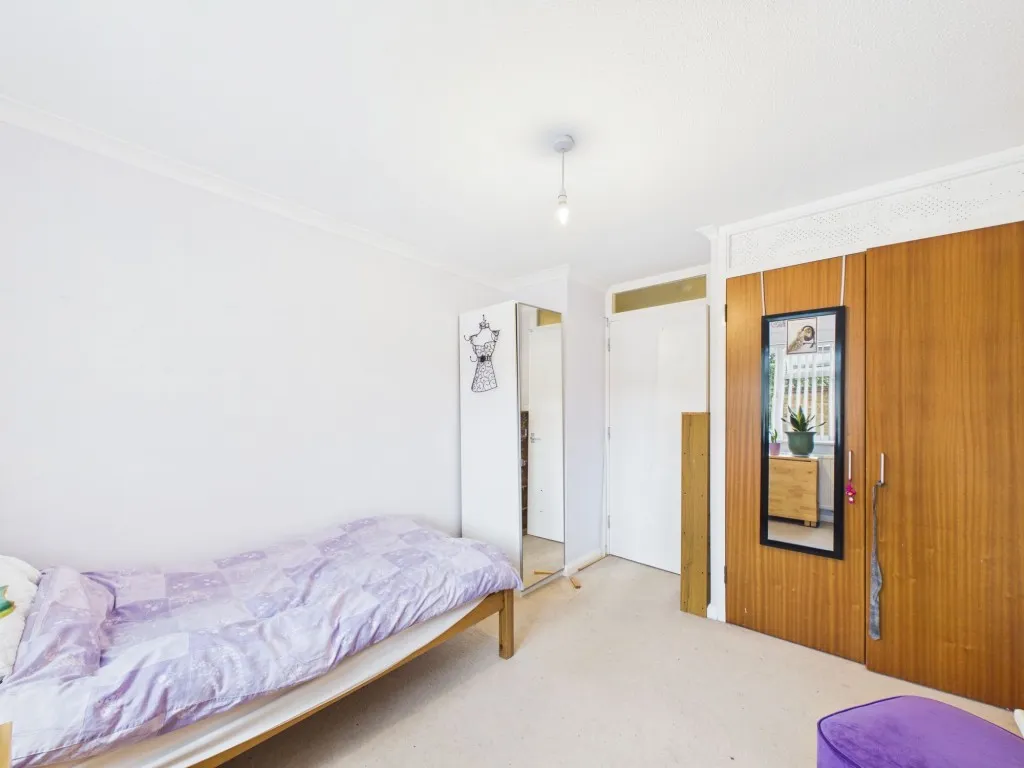 Larks Meade, Earley, RG6, photo 8