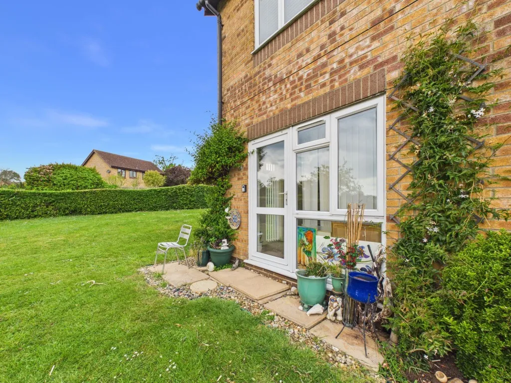 1 bed flat for sale, Larks Meade, Earley, RG6