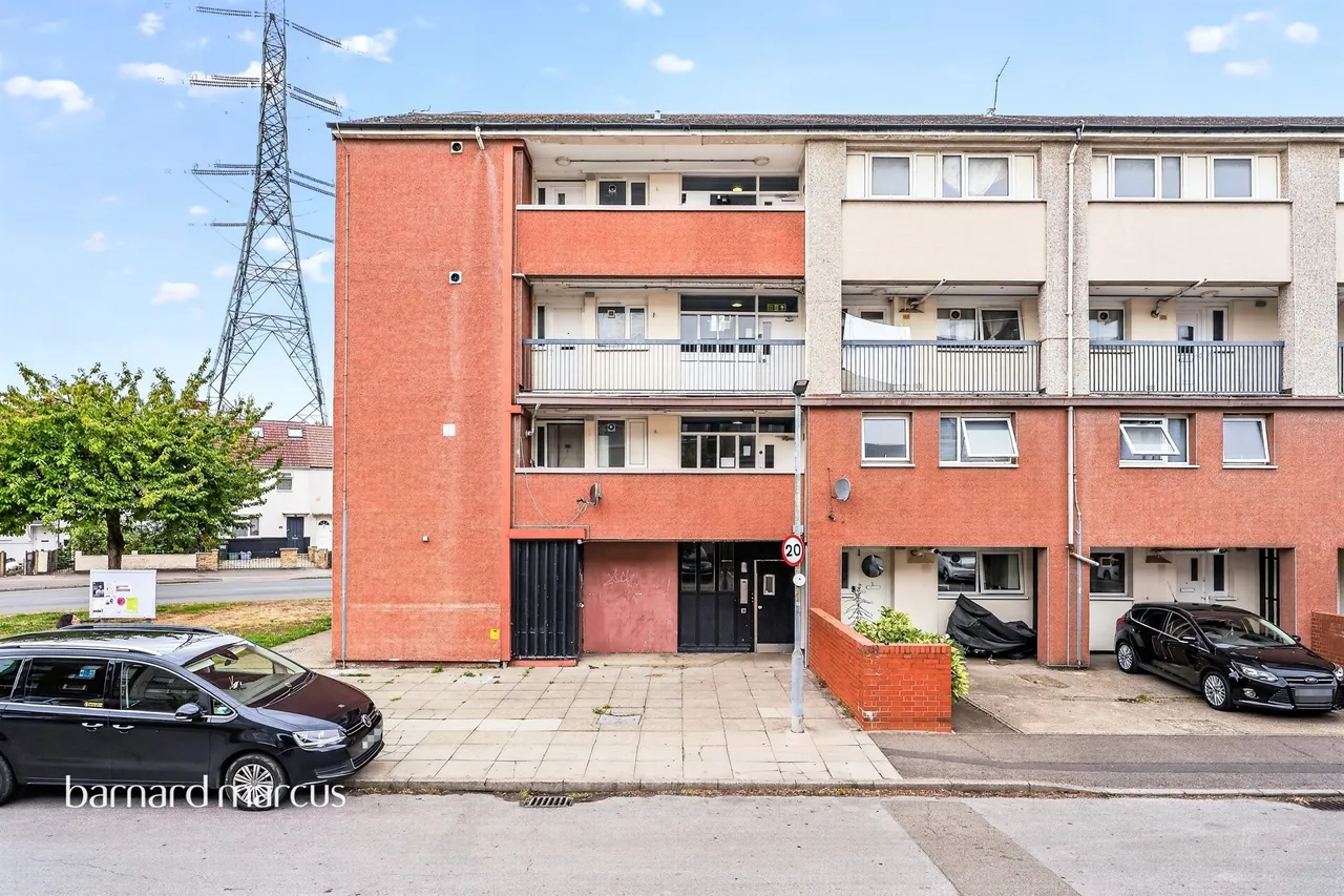 2 bed flat for sale — Phipps Bridge Road, Mitcham