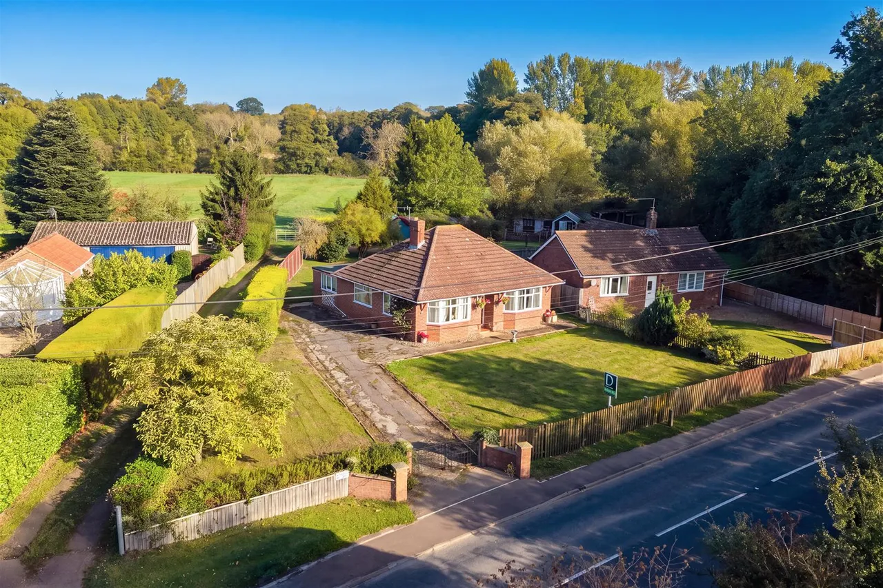 3 bed house for sale, Mill Road, Hempnall, NR15