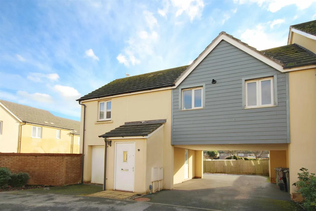 Pavilions Close, Furzeham, photo 12