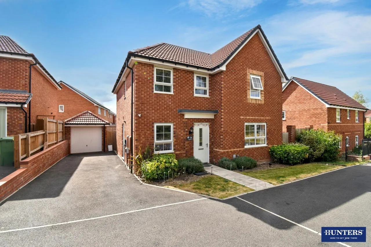 4 bed house for sale — Admiral Close, Wigston
