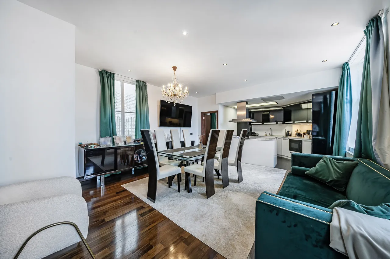 21 Sutherland House, Marloes Road, London, photo 12