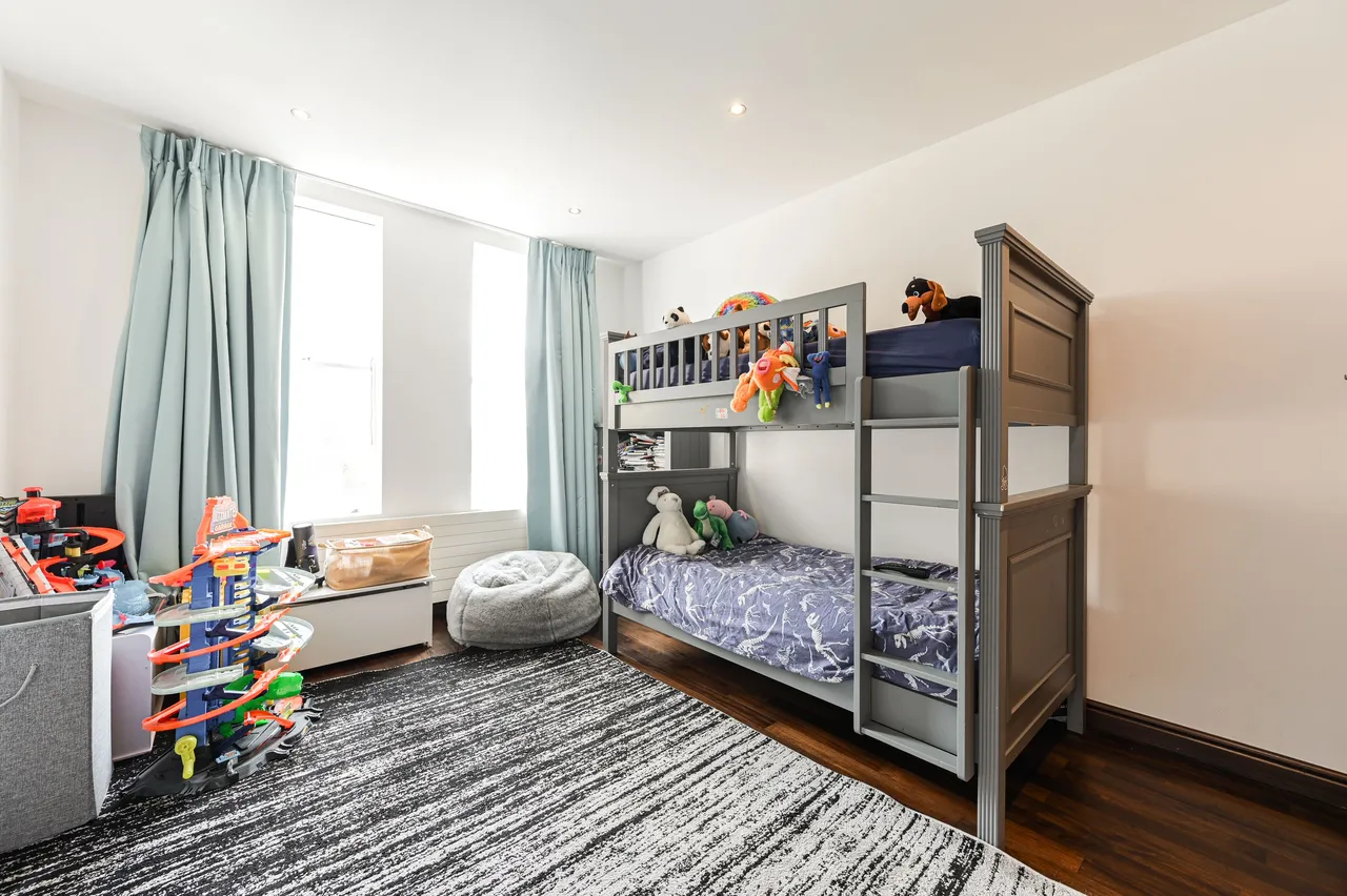 21 Sutherland House, Marloes Road, London, photo 11