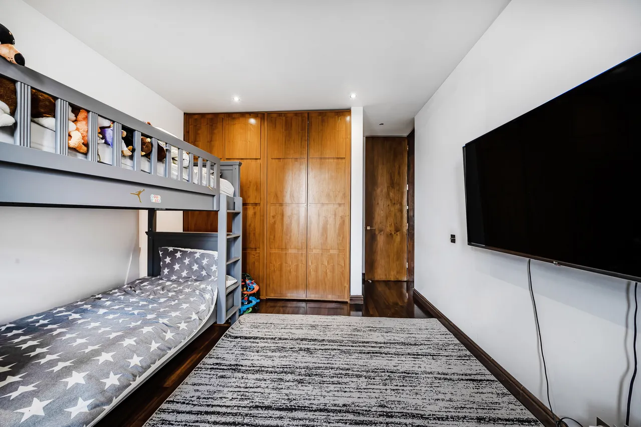 21 Sutherland House, Marloes Road, London, photo 9