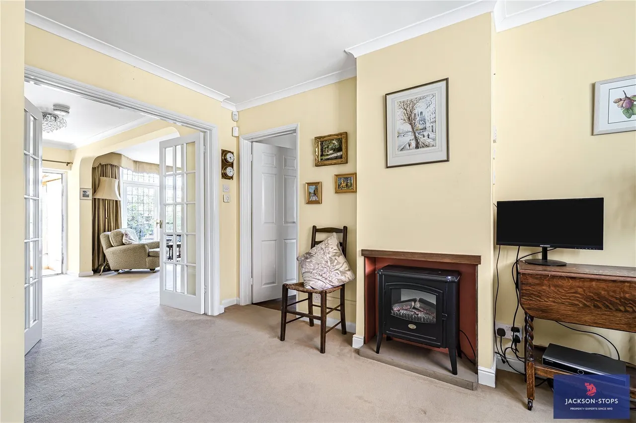 High Street, Flore, NN7, photo 8