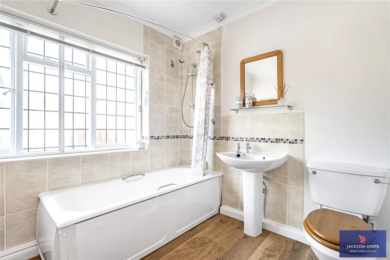 High Street, Flore, NN7, photo 23