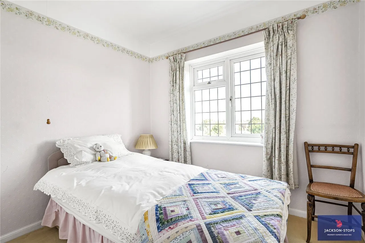 High Street, Flore, NN7, photo 21