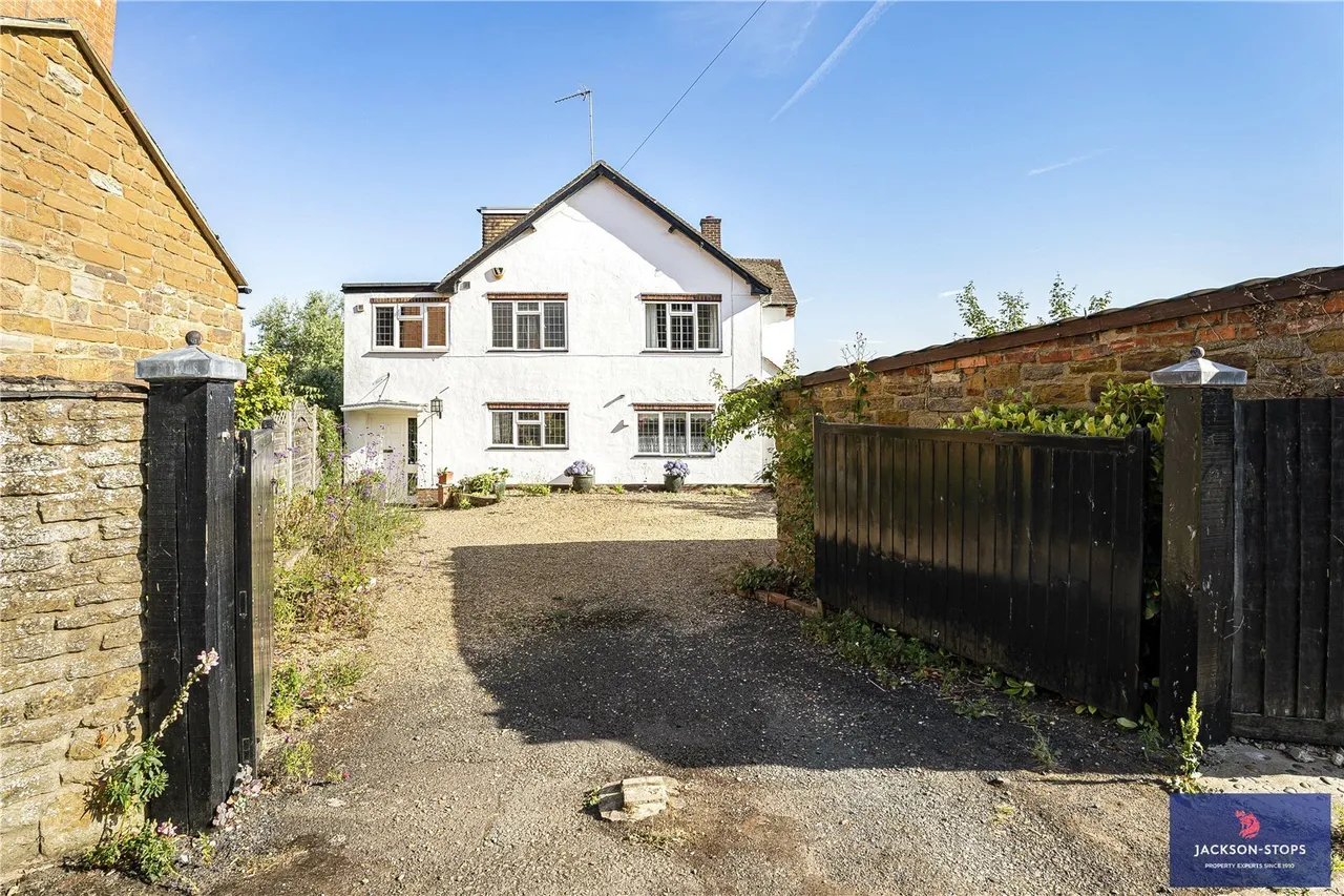 High Street, Flore, NN7, photo 31