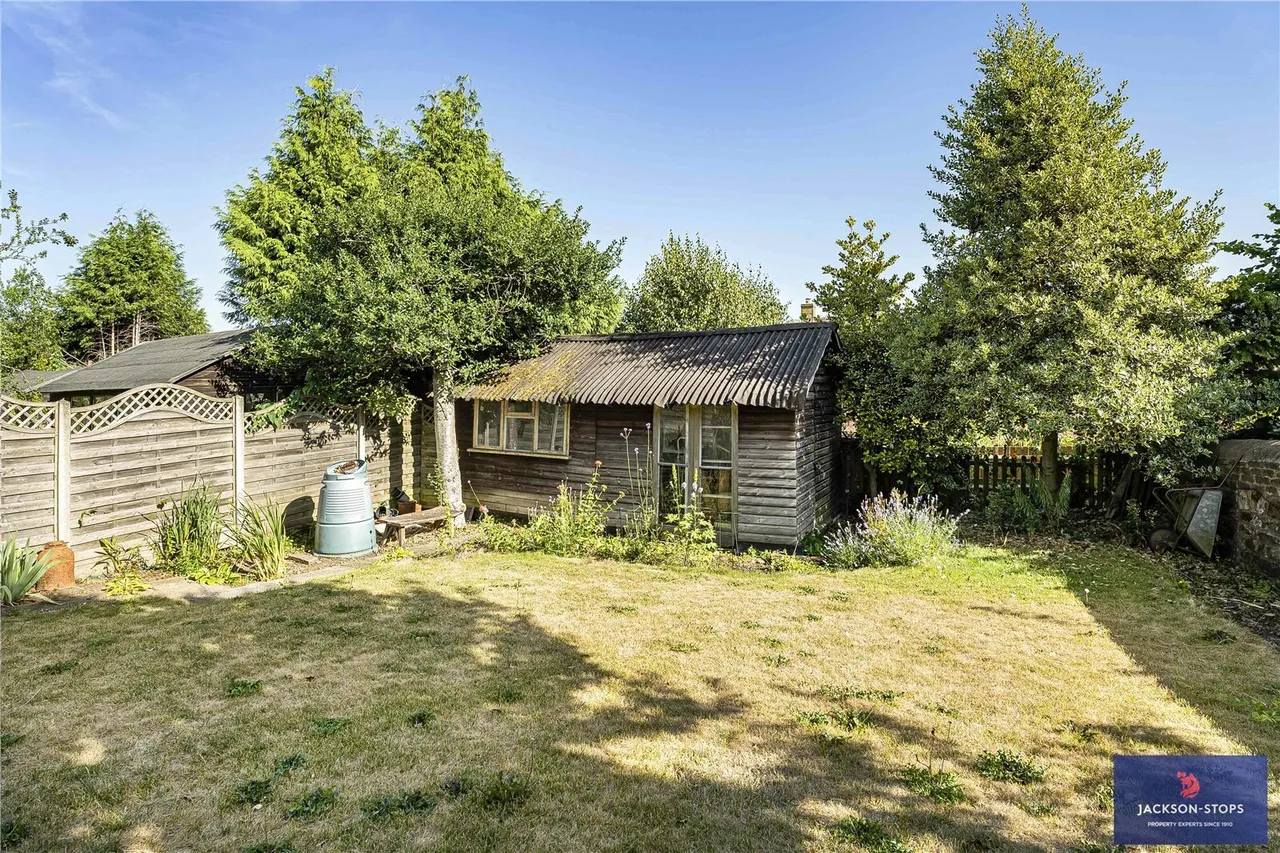 High Street, Flore, NN7, photo 28