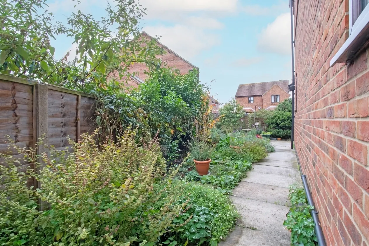 Pear Tree Close, Epworth, DN9, photo 19