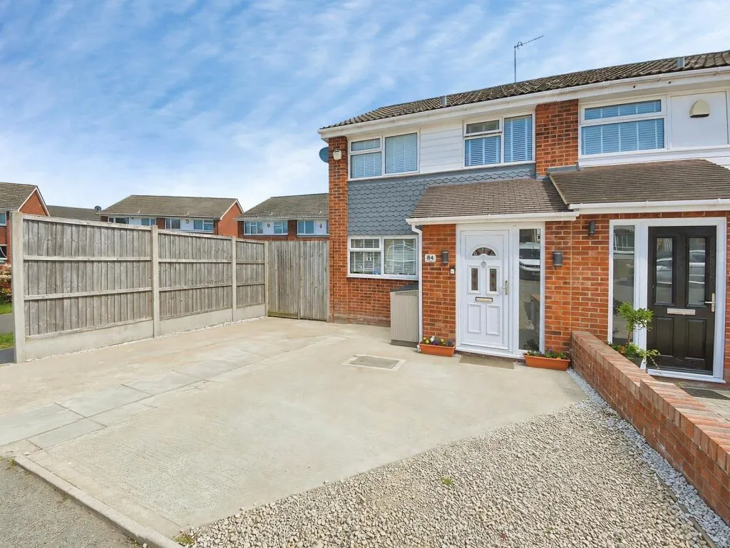 3 bed house for sale — Coombe Drive, Sittingbourne