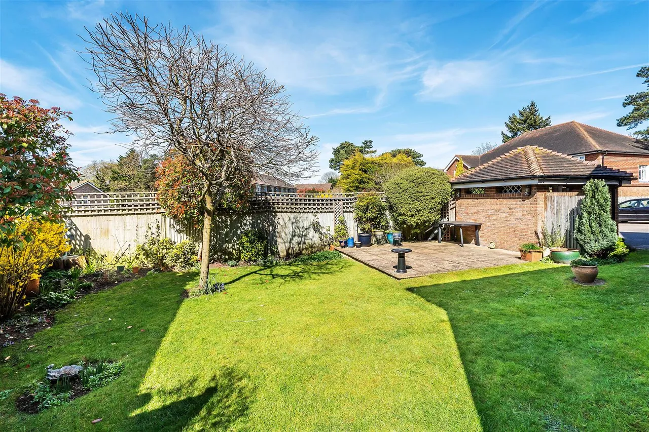 The Marld, Ashtead, KT21, photo 2