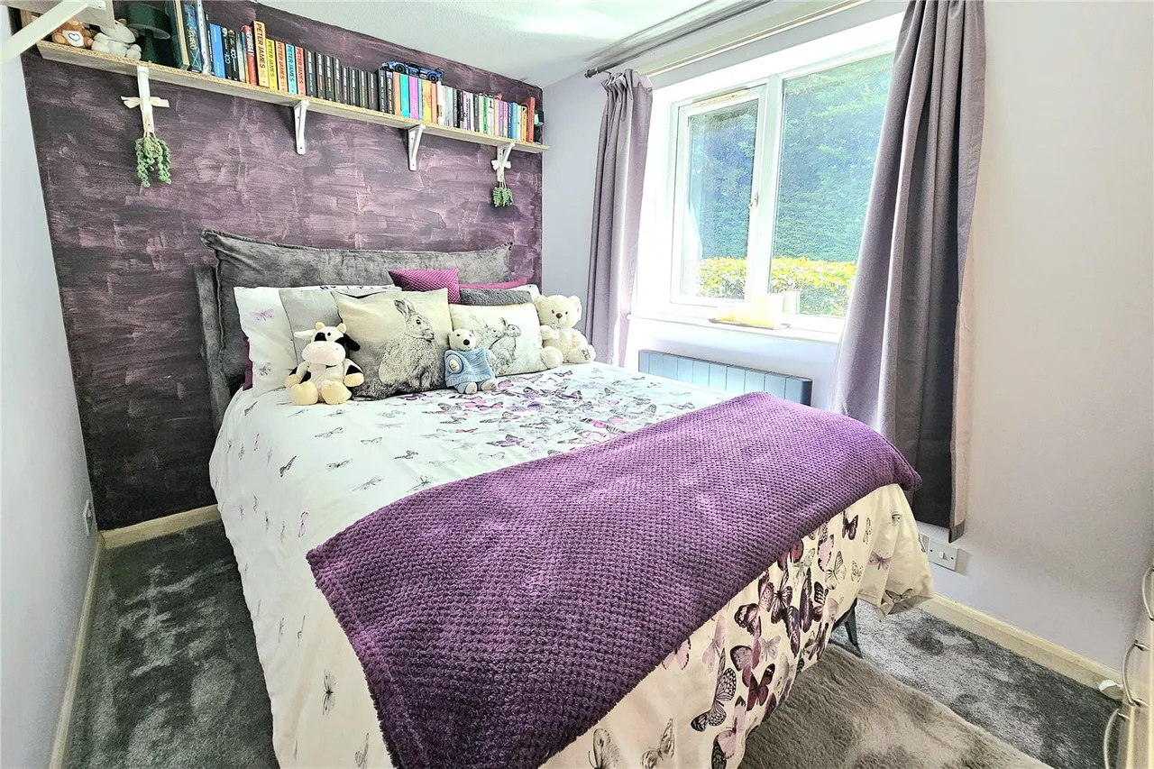 Burdock Close, Lightwater, Surrey, GU18 5YP, photo 5