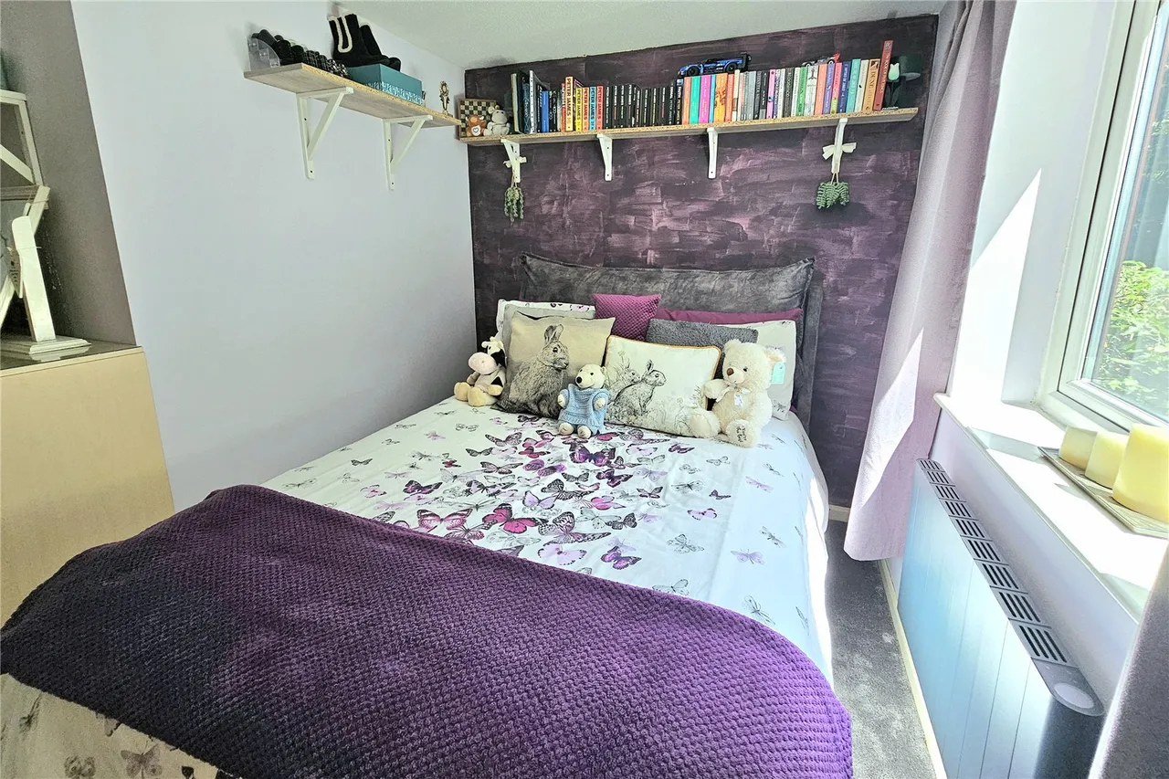 Burdock Close, Lightwater, Surrey, GU18 5YP, photo 7