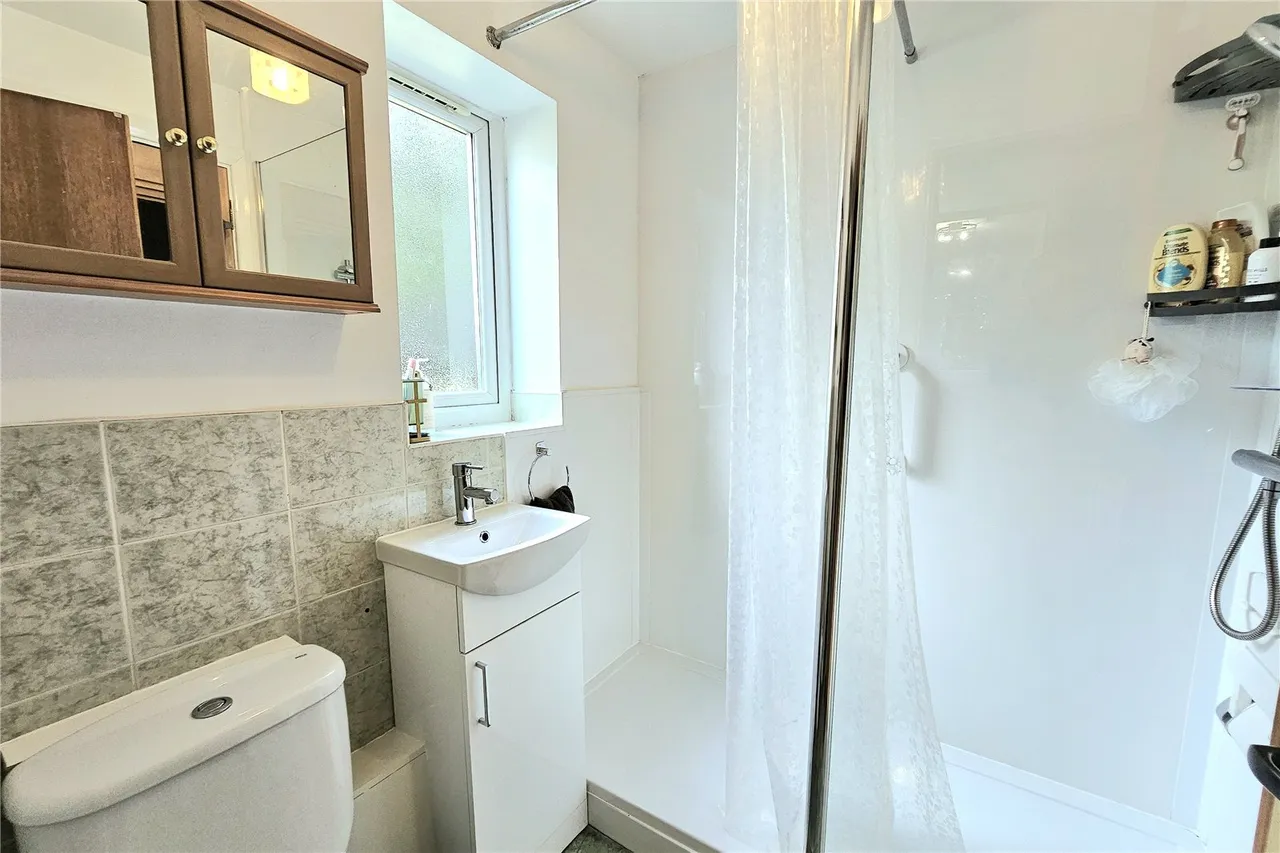 Burdock Close, Lightwater, Surrey, GU18 5YP, photo 6