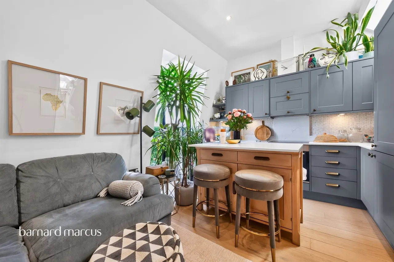 1 bed flat for sale — West Hill, London