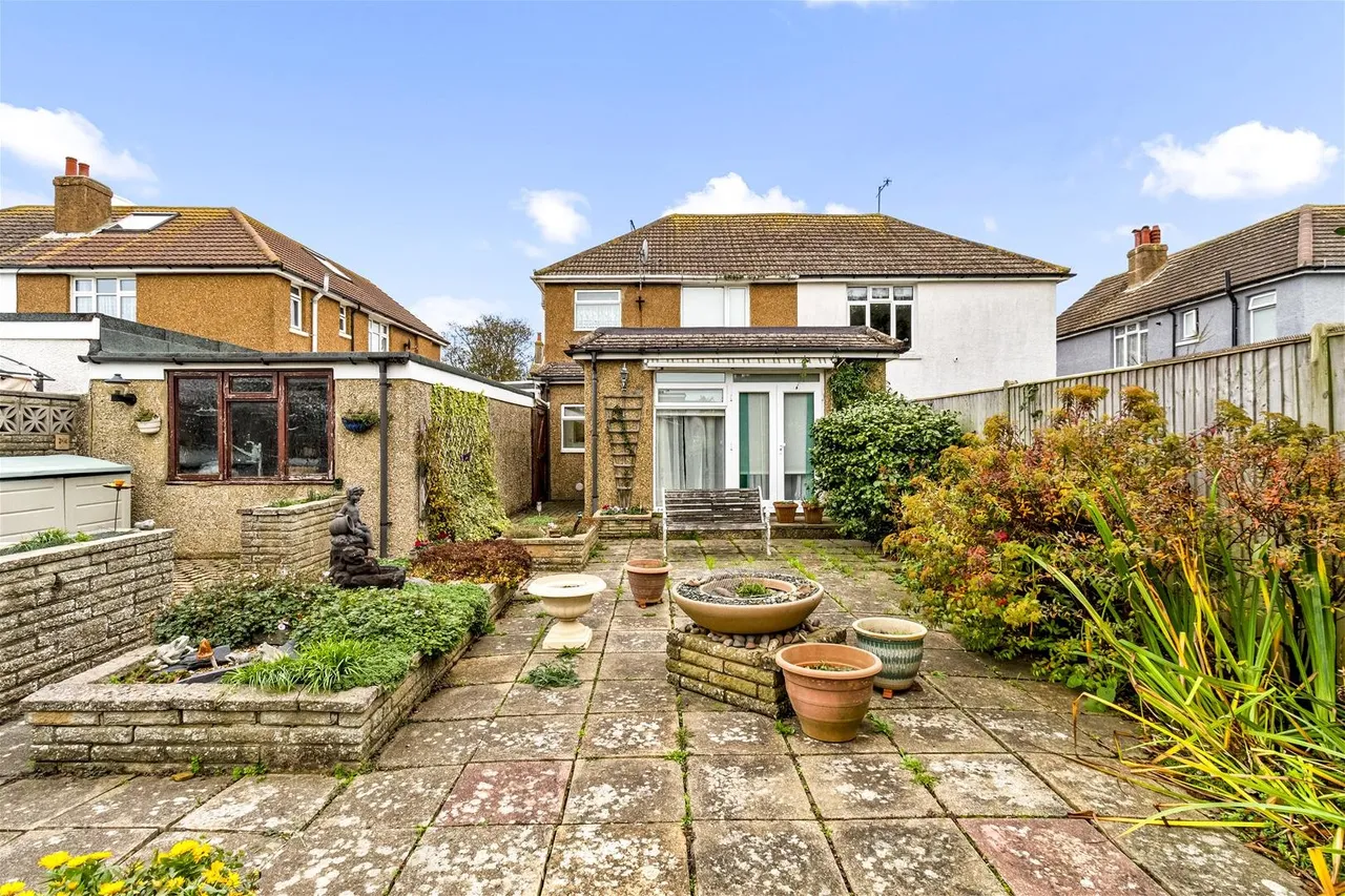 Woodlea Road, Worthing, photo 2